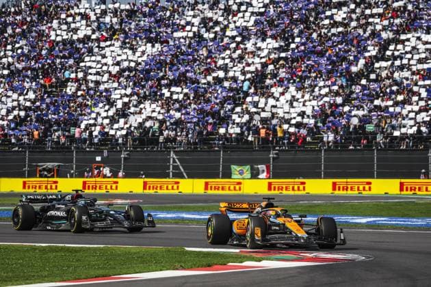 81 PIASTRI Oscar (aus), McLaren F1 Team MCL60, action and 63 RUSSELL George (gbr), Mercedes AMG F1 Team W14 during the 2023 Formula 1 Grand Premio de la Ciudad de Mexico, 19th round of the 2023 Formula One World Championship, WM, Weltmeisterschaft from October 27 to 29, 2023 on the Autodromo Hermanos Rodriguez, in Mexico City, Mexico - F1 - MEXICO CITY GRAND PRIX 2023 - RACE DPPI Panoramic  G0OD6836