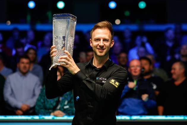 Bilder des Jahres 2023, Sport 10 Oktober Sport Themen der Woche KW43 Sport Bilder des Tages BELFAST, NORTHERN IRELAND - OCTOBER 29: Judd Trump of England celebrates with the trophy after winning the Final match against Chris Wakelin of England on day eight of 2023 Northern Ireland Open at Waterfront Hall on October 29, 2023 in Belfast, Northern Ireland.  Copyright: xVCGx 111461853781