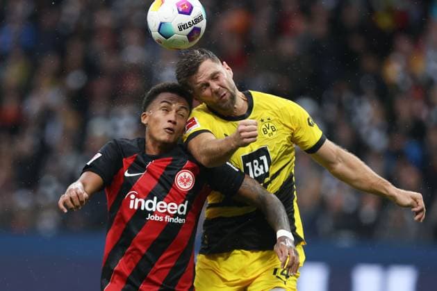 Sport Themen der Woche KW43 Sport Bilder des Tages 29.10.2023 Fussball 1.Bundesliga 9.Spieltag Eintracht Frankfurt - Borussia Dortmund v.l., Tuta (Eintracht Frankfurt), Niklas Füllkrug (Borussia Dortmund), Kopfball, Kopfballduell *** 29 10 2023 football 1 Bundesliga 9 match day Eintracht Frankfurt Borussia Dortmund v l , Tuta Eintracht Frankfurt , Niklas Füllkrug Borussia Dortmund , header, header duel Copyright: JoaquimxFerreira