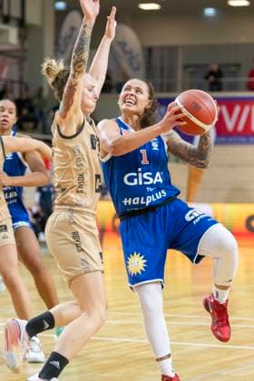 Halle, Deutschland 29. Oktober 2023: 1.BBL - Damen - 2023 2024 - Gisa Lions MBC vs. Inexio Roals Saarlouis v. li. im Zweikampf Sylwia Bujniak (Saarlouis) und Sabrina Haines (Halle) SWH.arena Sachsen Anhalt Copyright: xFotostandx xxBallaschx
