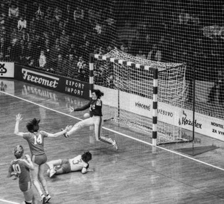 Bratislava, Czechoslovak Socialist Republic. Soviet handball player Lyubov Odinokova (C, no. 3) competes during the match between the USSR and Yugoslavia on the handball court. The Soviet team won with the total score of 15:11 (10:5). Valery Zufarov TASS  16816201