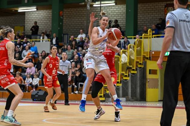 Sport Themen der Woche KW43 Sport Bilder des Tages 1. Damen Basketball Bundesliga: Orthomol WINGS Leverkusen vs. GiroLive Panthers Osnabrueck, 29.10.2023 Maria Blazejewski (Orthomol WINGS Leverkusen 12), 1. Damen Basketball Bundesliga: Orthomol WINGS Leverkusen vs. GiroLive Panthers Osnabrueck am 29.10.2023 in der Sporthalle Werner-Heisenberg-Gymnasium in Opladen (Nordrhein-Westfalen) *** 1 Womens Basketball Bundesliga Orthomol WINGS Leverkusen vs GiroLive Panthers Osnabrueck, 29 10 2023 Maria Blazejewski Orthomol WINGS Leverkusen 12 , 1 Womens Basketball Bundesliga Orthomol WINGS Leverkusen vs GiroLive Panthers Osnabrueck on 29 10 2023 in the sports hall Werner Heisenberg Gymnasium in Opladen North Rhine Westphalia Copyright: xBEAUTIFULxSPORTS Mueller-Laschetx