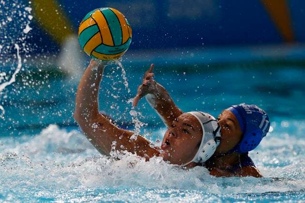 SANTIAGO, CHILE Ð OCT 30: Anajulia Ramirez de Mexico en acci—n contra Adriana Garlobo de Cuba durante los Juegos Panamericanos Santiago 2023 el 30 de Octubre en Santiago, Chile. Anajulia Ramirez of Mexico in action against Anajulia Ramirez of Cuba during Santiago 2023 Pan American Games on October 30 in Santiago, Chile. (Foto de Dragomir Yankovic Santiago 2023 v’a Photosport) Dia 11, polo acuatico, equipo femenino grupo A Day 11, waterpolo, women«s team grupo A