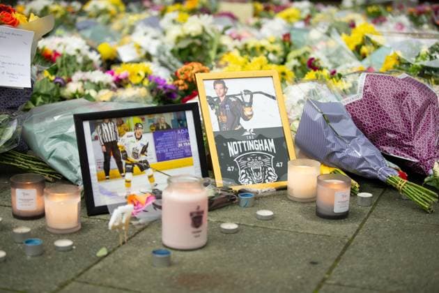 Sport Themen der Woche KW44 Bilder des Jahres 2023, Sport 10 Oktober Sport Bilder des Tages October 30, 2023, Nottingham, United Kingdom: A memorial for Ice hockey, Eishockey player Adam Johnson outside the Motorpoint Arena in Nottingham, home of the Nottingham Panthers. The former Pittsburgh Penguin and current Nottingham Panther was involved in a fatal on ice incident during their game with Sheffield Steelers on Saturday 28th October 2023 Nottingham United Kingdom - ZUMAs197 0311414802st Copyright: xBenxBoothx