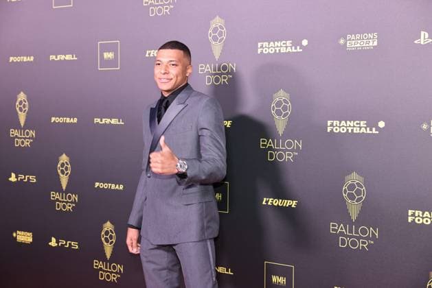 Ballon d or 2023 PHOTOPQR LE PARISIEN Fred Dugit ; Paris ; 30 10 2023 ; Théâtre du Châtelet (Paris Ier), le 30 octobre 2023 Tapis rouge de la 67e édition du Ballon d or Kylian MBappé Photo LP Fred Dugit 2023 Ballon d Or France Football award ceremony at the Theatre du Chatelet in Paris on October 30, 2023.