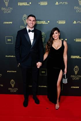 Mandinha et Emiliano Dibu Martinez FOOTBALL : Ballon d Or 2023 - Paris - 30 10 2023 FedericoPestellini Panoramic 