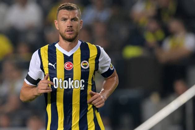 ISTANBUL - Edin Dzeko of Fenerbahce SK during the Turkish Super Lig match between Fenerbahce AS and Hatayspor at Ulker Stadium on October 22, 2023 in Istanbul, Turkey. ANP Hollandse Hoogte Turkish Super Lig 2023 2024 xVIxANPxSportx xGerritxvanxKeulenxIVx 482589420 originalFilename: 482589420.jpg