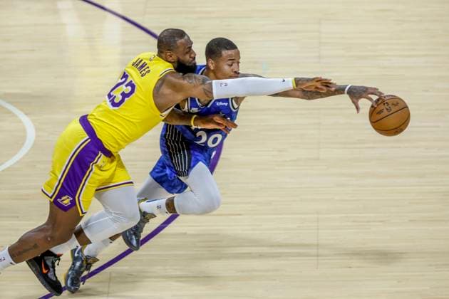 Sport Themen der Woche KW44 October 30, 2023, Los Angeles, California, USA: Los Angeles Lakers LeBron James 23 and Orlando Magic s Markelle Fultz 20 vie for the ball during an NBA, Basketball Herren, USA basketball game at Crypto.com Arena, Monday, October 30, 2023, in Los Angeles. Los Angeles USA - ZUMAc68_ 20231030_zaf_c68_002 Copyright: xRingoxChiux