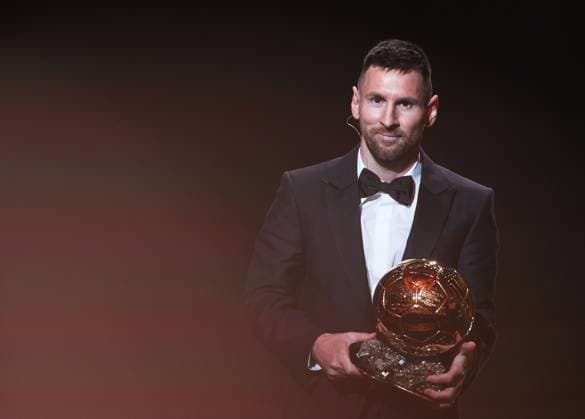 Sport Themen der Woche KW44 Bilder des Jahres 2023, Sport 10 Oktober Sport Bilder des Tages (231031) -- PARIS, Oct. 31, 2023 -- Argentine forward Lionel Messi reacts on stage with his trophy as he receives his 8th Ballon d Or award during the 2023 Ballon d Or France Football award ceremony at the Theatre du Chatelet in Paris, France, Oct. 30, 2022. ) (SP)FRANCE-PARIS-FOOTBALL-BALLON D OR CEREMONY GaoxJing 