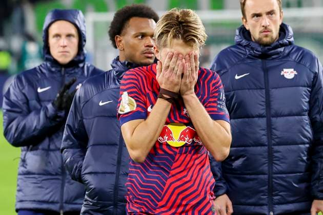 Sport Themen der Woche KW44 Sport Bilder des Tages Germany, Wolfsburg, 31.10.2023, Volkswagen Arena, VfL Wolfsburg vs RB Leipzig - DFB-Pokal, Kevin Kampl (RB Leipzig) looks dejected Wolfsburg Volkswagen Arena Germany *** Germany, Wolfsburg, 31 10 2023, Volkswagen Arena, VfL Wolfsburg vs RB Leipzig DFB Pokal, Kevin Kampl RB Leipzig looks dejected Wolfsburg Volkswagen Arena Germany  eu-images-700