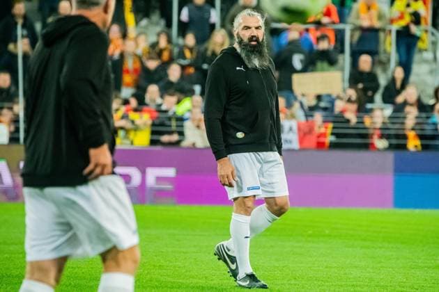 Sport Bilder des Tages Sebastien Chabal FOOTBALL : RC Lens Legende x Legende Francais - 31 10 2023 BaptisteAutissier Panoramic 