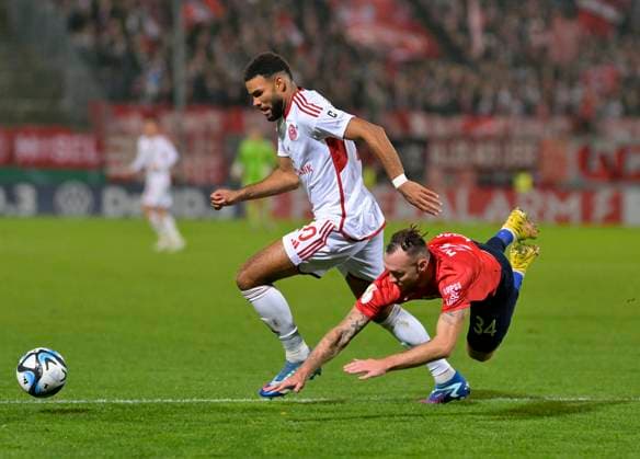 31.10.2023, Fussball DFB-Pokal 2023 2024, 2.Runde, SpVgg Unterhaching - Fortuna Düsseldorf, im Alpenbauer-Sportpark Unterhaching. v.l. Jamil Siebert (Düsseldorf) gegen Patrick Hobsch (Unterhaching) ***DFL and DFB regulations prohibit any use of photographs as image sequences and or quasi-video.*** *** 31 10 2023, Football DFB Pokal 2023 2024, 2 Round, SpVgg Unterhaching Fortuna Düsseldorf, at Alpenbauer Sportpark Unterhaching v l Jamil Siebert Düsseldorf vs Patrick Hobsch Unterhaching DFL and DFB regulations prohibit any use of photographs as image sequences and or quasi video