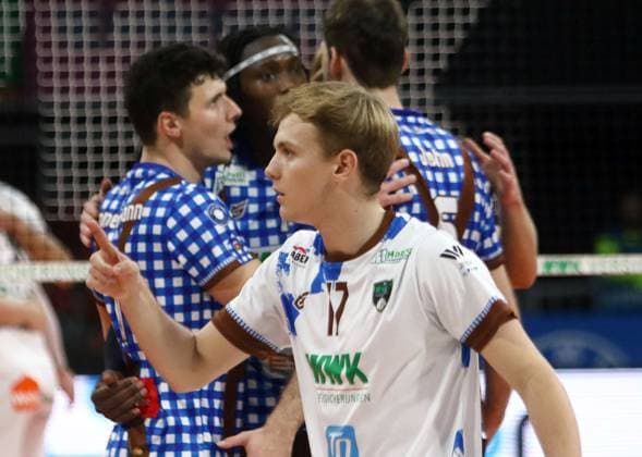 vorn Leonard GRAVEN (Herrsching GER), He-Volleyballl, Bundesliga 20223 24, WWK Volleys Herrsching vs SVG Lueneburg, 01.11.23, BMW Park. Muenchen, Copyright: WolfgangxFehrmann