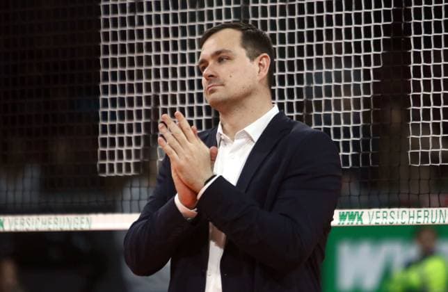 headcoach Stefan HUEBNER (Lueneburg), He-Volleyballl, Bundesliga 20223 24, WWK Volleys Herrsching vs SVG Lueneburg, 01.11.23, BMW Park. Muenchen, Copyright: WolfgangxFehrmann