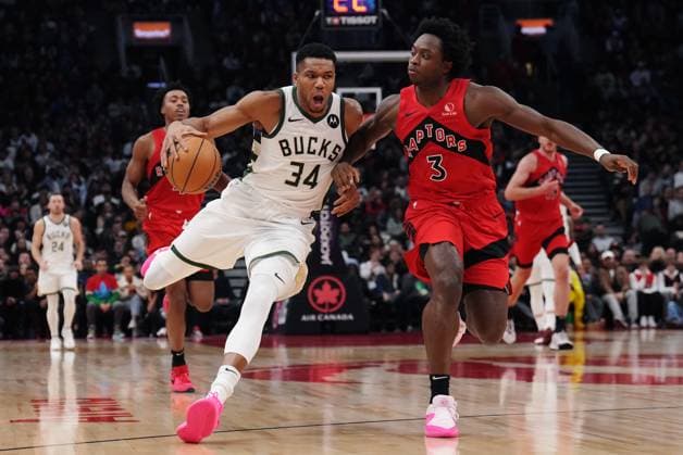 November 1, 2023, TORONTO, ON, CANADA: Milwaukee Bucks forward Giannis Antetokounmpo (34) drives as Toronto Raptors forward O.G. Anunoby (3) defends during first half NBA, Basketball Herren, USA basketball action in Toronto on Wednesday, November 1, 2023. Canada News - November 1, 2023  - ZUMAc35_ 20231101_zaf_c35_105 Copyright: xNathanxDenettex