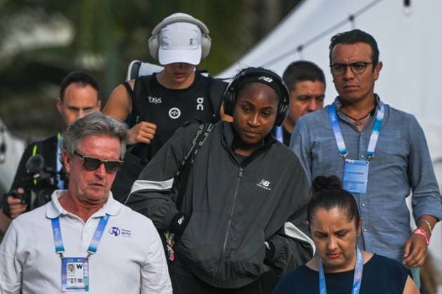 2023 WTA, Tennis Damen Finals - Day 4 CANCUN, MEXICO - NOVEMBER 1: Poland s Iga Swiatek and Coco Gauff of the USA, arrive ahead their match, on Day 4 of the GNP Seguros WTA Finals Cancun 2023 part of the Hologic WTA Tour, on November 1, 2023, in Cancun, Quintana Roo, Mexico. Cancun Mexico  Copyright: xArturxWidakx originalFilename:widak-2023wtaf231101_np2Pw.jpg