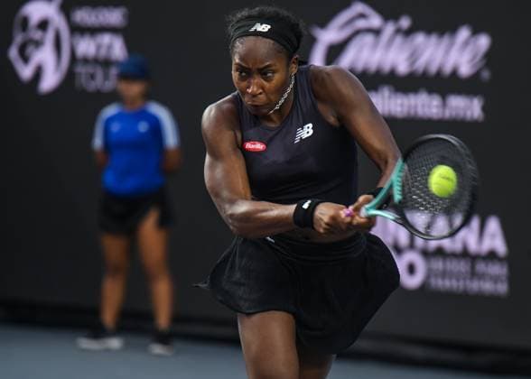 2023 WTA, Tennis Damen Finals - Day 4 CANCUN, MEXICO - NOVEMBER 1: Coco Gauff of the USA in action during her match against Poland s Iga Swiatek, on Day 4 of the GNP Seguros WTA Finals Cancun 2023 part of the Hologic WTA Tour, on November 1, 2023, in Cancun, Quintana Roo, Mexico. Cancun Mexico  Copyright: xArturxWidakx originalFilename:widak-2023wtaf231101_npmzs.jpg