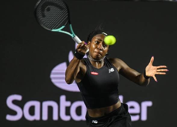 2023 WTA, Tennis Damen Finals - Day 4 CANCUN, MEXICO - NOVEMBER 1: Coco Gauff of the USA during her match against Poland s Iga Swiatek, on Day 4 of the GNP Seguros WTA Finals Cancun 2023 part of the Hologic WTA Tour, on November 1, 2023, in Cancun, Quintana Roo, Mexico. Cancun Mexico  Copyright: xArturxWidakx originalFilename:widak-2023wtaf231101_np2ZJ.jpg