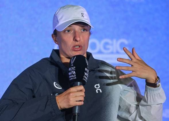 2023 WTA, Tennis Damen Finals - Day 4 CANCUN, MEXICO - NOVEMBER 1: Iga Swiatek of Poland during a press conference, PK, Pressekonferenz after she wins her match against Coco Gauff of the USA, on Day 4 of the GNP Seguros WTA Finals Cancun 2023 part of the Hologic WTA Tour, on November 1, 2023, in Cancun, Quintana Roo, Mexico. Cancun Mexico Copyright: xArturxWidakx originalFilename:widak-2023wtaf231101_npVDg.jpg