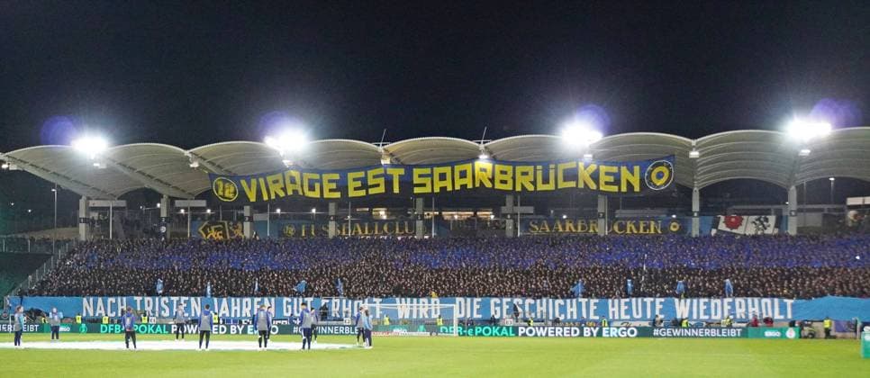 Bilder des Jahres 2023, Sport 11 November Sport Themen der Woche KW44 01.11.2023, xspax, Fussball DFB Pokal 2.Runde, 1.FC Saarbruecken - FC Bayern München emspor, v.l. Fankurve Saarbrücken (DFL DFB REGULATIONS PROHIBIT ANY USE OF PHOTOGRAPHS as IMAGE SEQUENCES and or QUASI-VIDEO) Saarbruecken *** 01 11 2023, xspax, football DFB Pokal 2 round, 1 FC Saarbruecken FC Bayern München emspor, v l Fankurve Saarbrücken DFL DFB REGULATIONS PROHIBIT ANY USE OF PHOTOGRAPHS as IMAGE SEQUENCES and or QUASI VIDEO Saarbruecken