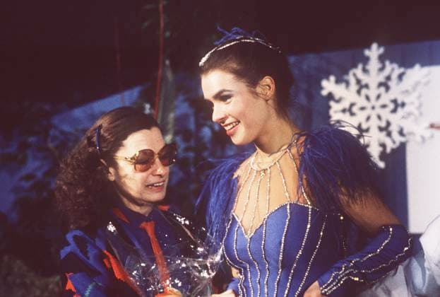 Fruehere Eiskunstlauftrainerin von Katarina Witt Jutta MUELLER im Alter von 94 Jahren gestorben. ARCHIVFOTO; Katarina WITT (rechts), DDR, Eiskunstlaufen, Eiskunstlaeuferin, im Gespraech mit ihrer Trainerin Jutta MUELLER, Brustbild, Portraet, Portrait, undatierte Aufnahme ca. 1985. *** Former figure skating coach of Katarina Witt Jutta MUELLER died at the age of 94 ARCHIVE PHOTO Katarina WITT right , GDR, figure skating, figure skater, talking with her coach Jutta MUELLER, bust portrait, portrait, undated photo ca 1985