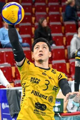 Shohei Nose (Powervolleys Düren, 3) beim Aufwärmen,, 02.11.2023, Düren (Deutschland), Volleyball, 1. Bundesliga, SWD Powervolleys Düren - Helios Grizzlys Giesen
