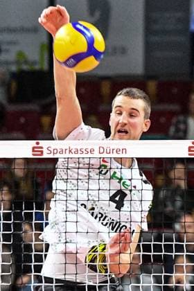Noah Baxpöhler (Baxpoehler) (Helios Grizzlys Giesen, 4) beim Aufwärmen,, 02.11.2023, Düren (Deutschland), Volleyball, 1. Bundesliga, SWD Powervolleys Düren - Helios Grizzlys Giesen