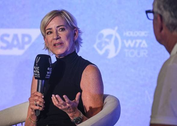 2023 WTA, Tennis Damen Finals - Day 5 CANCUN, MEXICO - NOVEMBER 2: Chris Evert of the USA, former professional tennis player, during a join press conference, PK, Pressekonferenz with Martina Navratilova, a Czech-American, on Day 5 of the GNP Seguros WTA Finals Cancun 2023 part of the Hologic WTA Tour, on November 2, 2023, in Cancun, Quintana Roo, Mexico. Martina Navratilova and Chris Evert comprise one of tennis and sports most iconic rivalries. Over 15 years from 1973 to 1988, they played 80 matches, 60 of them finals. Navratilova led with 43 wins to Evert s 37 in their head-to-head battles, and she secured 36 victories to Evert s 24 in finals. This enduring rivalry epitomizes tennis excellence in the Open Era. Cancun Canada Copyright: xArturxWidakx originalFilename:widak-2023wtaf231102_nps6E.jpg