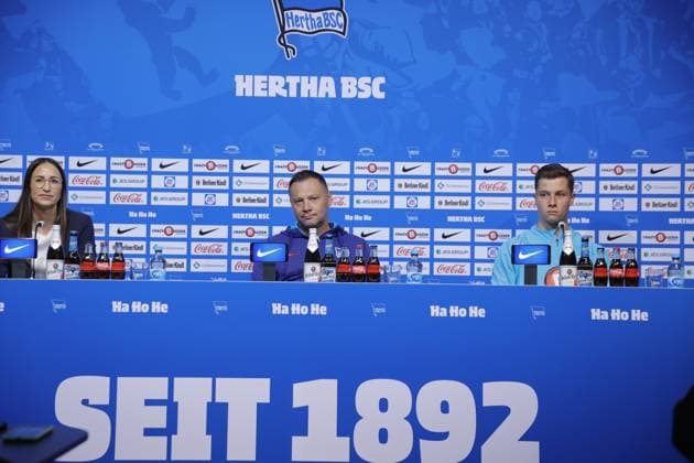 Deutschland, Berlin, Sportpark, GER, 2.FBL, Hertha BSC, Saison 2023 24, Pressekonferenz vor dem Auswärtsspiel gegen den F.C. Hansa Rostock., Foto:Vera Krings, Pressesprecherin, Pál Dárdai,Trainer Hertha BSC, Tjark Ernst, Torwart