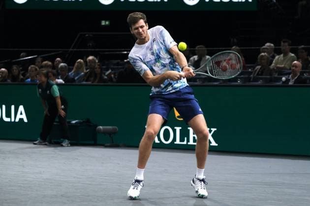 November 3, 2023, Paris, France: Polish player HUBERT HURKACZ returns the ball to Bulgarian player GRIGOR DIMITROV.during the quarter final of Rolex Paris Masters 1000 tournament at Paris Accor Arena Stadium - France Paris France - ZUMAp119 20231103_zaf_p119_006 Copyright: xPierrexSteveninx