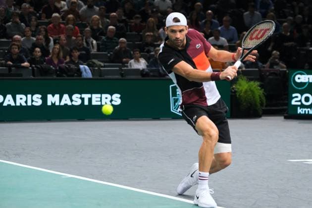 November 3, 2023, Paris, France: Bulgarian player GRIGOR DIMITROV returns the ball to Polish player HUBERT HURKACZ during the quarter final of Rolex Paris Masters 1000 tournament at Paris Accor Arena Stadium - France Paris France - ZUMAp119 20231103_zaf_p119_009 Copyright: xPierrexSteveninx