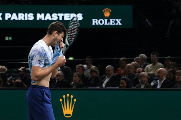 November 3, 2023, Paris, France: Polish player HUBERT HURKACZ returns the ball to Bulgarian player GRIGOR DIMITROV.during the quarter final of Rolex Paris Masters 1000 tournament at Paris Accor Arena Stadium - France Paris France - ZUMAp119 20231103_zaf_p119_019 Copyright: xPierrexSteveninx