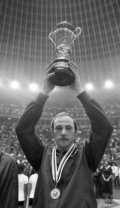 Rome. ÃÂ¡aptain of the USSR national volleyball team Vyacheslav Zaytsev holds the trophy over his head after the match between the USSR and Italy on the volleyball court. The Soviet team won with the total score of 3:0 (15:10, 15:13, 15:1). Igor Utkin TASS  4627279