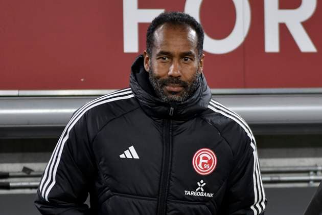 Daniel Thioune (Fortuna Duesseldorf) Portrait, halbportrait, Bild, einzel, Einzelaufnahme, picture, single, solo, alleine, 03.11.2023 Fussball Fortuna Duesseldorf vs SV Wehen Wiesbaden, Merkur Spiel-Arena, Duesseldorf, DFB DFL REGULATIONS PROHIBIT ANY USE OF PHOTOGRAPHS AS IMAGE SEQUENCES AND OR QUASI-VIDEO NRW Germany