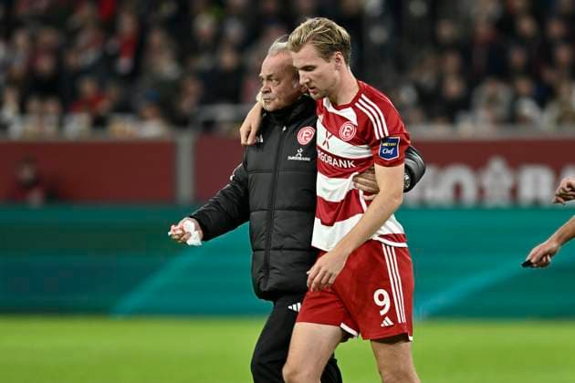Vincent Vermeij ( 9, Fortuna Duesseldorf) verletzt ausgewechselt 03.11.2023 Fussball Fortuna Duesseldorf vs SV Wehen Wiesbaden, Merkur Spiel-Arena, Duesseldorf, DFB DFL REGULATIONS PROHIBIT ANY USE OF PHOTOGRAPHS AS IMAGE SEQUENCES AND OR QUASI-VIDEO NRW Germany