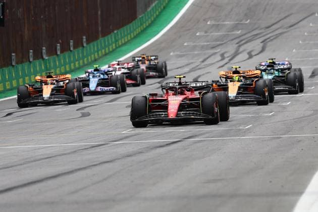 Sport Bilder des Tages Formula 1 Rolex Sao Paulo Grand Prix 2023 03.11.2023, Autodromo Jose Carlos Pace, Interlagos, Formula 1 Rolex Sao Paulo Grand Prix 2023 , im Bild Carlos Sainz Jr. (ESP), Scuderia Ferrari, Lando Norris (GBR), McLaren F1 Team, Oscar Piastri (AUS), McLaren F1 Team