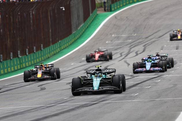 Formula 1 Rolex Sao Paulo Grand Prix 2023 03.11.2023, Autodromo Jose Carlos Pace, Interlagos, Formula 1 Rolex Sao Paulo Grand Prix 2023 , im Bild Fernando Alonso (ESP), Aston Martin Aramco Cognizant Formula One Team, Max Verstappen (NLD), Oracle Red Bull Racing