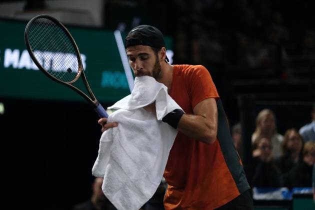 November 3, 2023, Paris, France: Russian player KAREN KHACHANOV returns the ball to Greek player STEFANOS TSITSIPAS during the quarter final of Rolex Paris Masters 1000 tournament at Paris Accor Arena Stadium - France..Tsitsipas won: 6:3 6:4 Paris France - ZUMAp119 20231103_zaf_p119_053 Copyright: xPierrexSteveninx