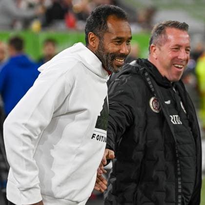 Freundliche Begruessung zwischen Daniel Thioune (Fortuna Duesseldorf, Cheftrainer) und chsvw vor dem Spiel. Fortuna Duesseldorf vs. SV Wehen Wiesbaden, Fussball, 2. Bundesliga, 12. Spieltag, Saison 2023 2024, 03.11.2023 DFB DFL Regulations prohibit any use of Photographs as image sequences and or quasi-video Fortuna Duesseldorf vs. SV Wehen Wiesbaden, Fussball, 2. Bundesliga, 12. Spieltag, Saison 2023 2024, 03.11.2023 Duesseldorf