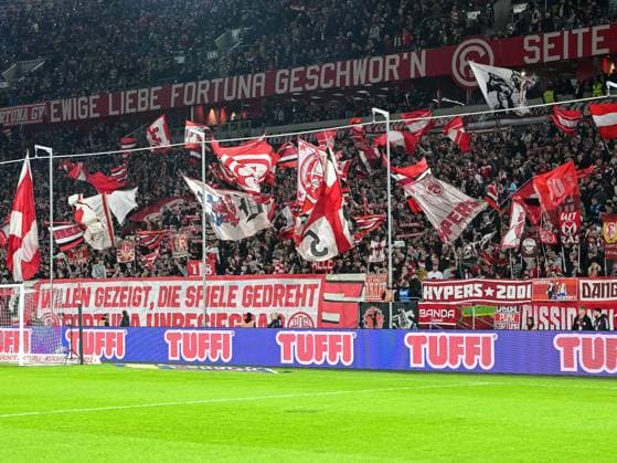 Die Fahnen im Fortuna Block wehen. Fortuna Duesseldorf vs. SV Wehen Wiesbaden, Fussball, 2. Bundesliga, 12. Spieltag, Saison 2023 2024, 03.11.2023 DFB DFL Regulations prohibit any use of Photographs as image sequences and or quasi-video Fortuna Duesseldorf vs. SV Wehen Wiesbaden, Fussball, 2. Bundesliga, 12. Spieltag, Saison 2023 2024, 03.11.2023 Duesseldorf