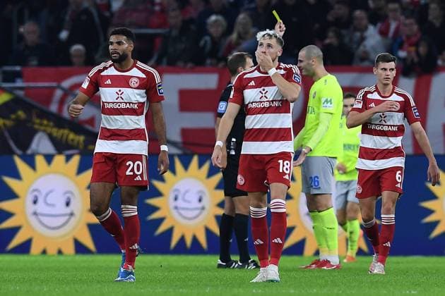 Fußball 2. Bundesliga 12. Spieltag Fortuna Düsseldorf - SV Wehen Wiesbaden am 03.11.2023 in der Merkur Spiel-Arena in Düsseldorf Jamil Siebert ( Düsseldorf ), links - Jona Niemiec ( Düsseldorf ), rechts - enttäuscht nach dem 0:3 DFL regulations prohibit any use of photographs as image sequences and or quasi-video. *** Soccer 2 Bundesliga 12 Matchday Fortuna Düsseldorf SV Wehen Wiesbaden on 03 11 2023 at Merkur Spiel Arena in Düsseldorf Jamil Siebert Düsseldorf , left Jona Niemiec Düsseldorf , right disappointed after the 0 3 DFL regulations prohibit any use of photographs as image sequences and or quasi video xRx