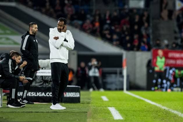 2. Fussball Bundesliga; Fortuna Duesseldorf 1895 - SV Wehen Wiesbaden; 03.11.2023 Daniel Thioune (Trainer Fortuna Duesseldorf) nachdenklich 2. Fussball Bundesliga, Fortuna Duesseldorf 1895 - SV Wehen Wiesbaden, Duesseldorf, Merkur Spiel-Arena DFL REGULATIONS PROHIBIT ANY USE OF PHOTOGRAPHS AS IMAGE SEQUENCES AND OR QUASI-VIDEO.