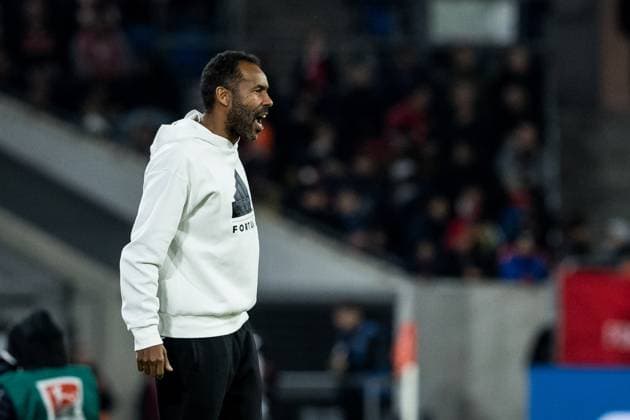 2. Fussball Bundesliga; Fortuna Duesseldorf 1895 - SV Wehen Wiesbaden; 03.11.2023 Daniel Thioune (Trainer Fortuna Duesseldorf) bruellt 2. Fussball Bundesliga, Fortuna Duesseldorf 1895 - SV Wehen Wiesbaden, Duesseldorf, Merkur Spiel-Arena DFL REGULATIONS PROHIBIT ANY USE OF PHOTOGRAPHS AS IMAGE SEQUENCES AND OR QUASI-VIDEO.