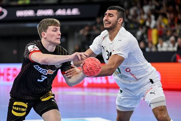 03.11.2023, Neu Ulm, Germany, ratiopharm arena, Deutschland vs Aegypten - Handball Laenderspiel, Nils Lichtlein (Germany) und Yehia Elderaa (Egypt) im Zweikampf (Foto H. Langer) Neu Ulm ratiopharm arena Bayern Germany