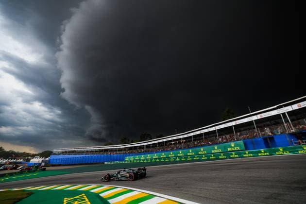 Sport Bilder des Tages 63 RUSSELL George (gbr), Mercedes AMG F1 Team W14, action during the 2023 Formula 1 Rolex Grande Premio de Sao Paulo, 20th round of the 2023 Formula One World Championship, WM, Weltmeisterschaft from November 3 to 5, 2023 on the Autodromo JosÃ Carlos Pace, in Sao Paulo, Brazil - F1 - SAO PAULO GRAND PRIX 2023 DPPI Panoramic  00123044_GOOD8769