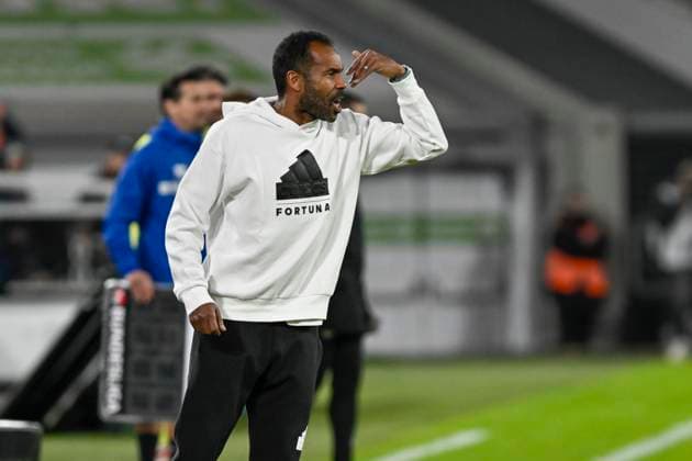 Daniel Thioune (Fortuna Duesseldorf) unzufrieden enttäuscht enttaeuscht niedergeschlagen frustriert, 03.11.2023 Fussball Fortuna Duesseldorf vs SV Wehen Wiesbaden, Merkur Spiel-Arena, Duesseldorf, DFB DFL REGULATIONS PROHIBIT ANY USE OF PHOTOGRAPHS AS IMAGE SEQUENCES AND OR QUASI-VIDEO NRW Germany
