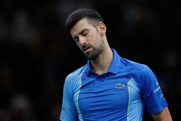 Paris, 03.11.2023 Tennis Rolex Paris Masters 2023, Novak Djokovic - Holger Rune v.l., Novak Djokovic enttaeuscht, enttaeuscht schauend, dissapointed, traurig, frustiert, frust, gefrustet Copyright: AntonioxBorga