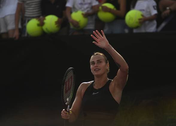 2023 WTA, Tennis Damen Finals - Day 6 CANCUN, MEXICO - NOVEMBER 3: Aryna Sabalenka wins against Elena Rybakina of Kazakhstan, in the Third Round robin match on Day 6 during the of the GNP Seguros WTA Finals Cancun 2023 part of the Hologic WTA Tour, on November 3, 2023, in Cancun, Quintana Roo, Mexico. Cancun Mexico  Copyright: xArturxWidakx originalFilename:widak-2023wtaf231103_npzM9.jpg