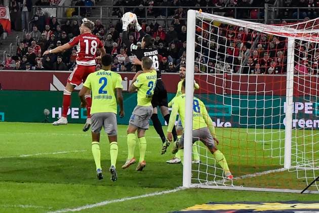 Strafraumszene Florian Stritzel ( 16, SV Wehen Wiesbaden) pariert Torchance von Jona Niemiec ( 18, Fortuna Duesseldorf) 03.11.2023 Fussball Fortuna Duesseldorf vs SV Wehen Wiesbaden, Merkur Spiel-Arena, Duesseldorf, DFB DFL REGULATIONS PROHIBIT ANY USE OF PHOTOGRAPHS AS IMAGE SEQUENCES AND OR QUASI-VIDEO NRW Germany
