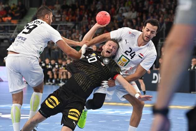 Philipp WEBER (GER), Aktion,Zweikampf gegen Yehia ELDERAA (EGY) und Ibrahim ELMASRY (EGY,re), Handball Laenderspiel Deutschland (GER) - Aegypten (EGY) 31-31 am 03.11.2023 ratiopharm arena Neu Ulm.